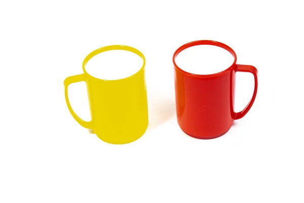 白地に明るい色のカップ — ストック写真