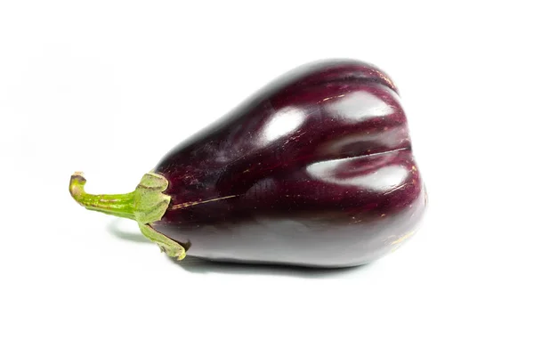 Nära Håll Mogna Aubergine Vit Bakgrund — Stockfoto