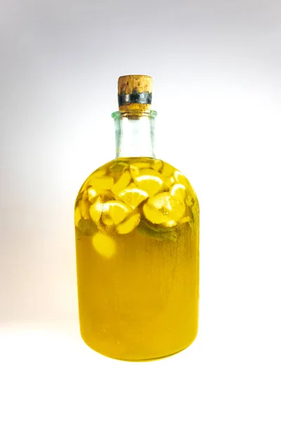 Bebida Limão Garrafa Velha Isolada Fundo Branco — Fotografia de Stock