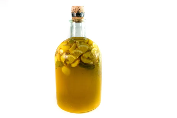 Лимонный Напиток Старой Бутылке Белом Фоне — стоковое фото