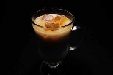 milkshake ve buz küpleri