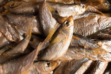 küçük füme balık