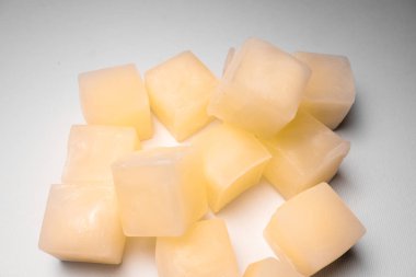 bir sürü beyaz buz küpleri