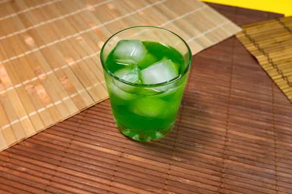 Vaso Bebida Frutas Con Cubitos Hielo — Foto de Stock