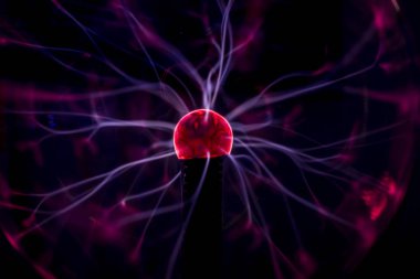 Plazma topu ışınları karanlıkta görünümü kapatın