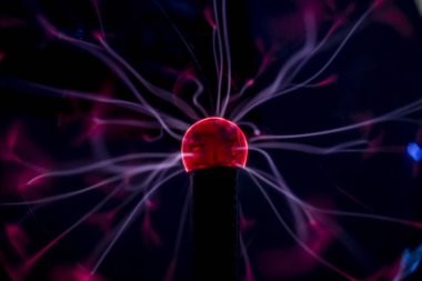 Plazma topu ışınları karanlıkta görünümü kapatın