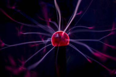 Plazma topu ışınları karanlıkta görünümü kapatın