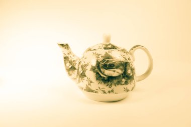 bir desen ile güzel porselen çaydanlık