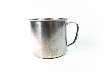Beyaz arka plan üzerinde boş metal Kupası
