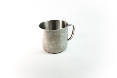Beyaz arka plan üzerinde boş metal Kupası