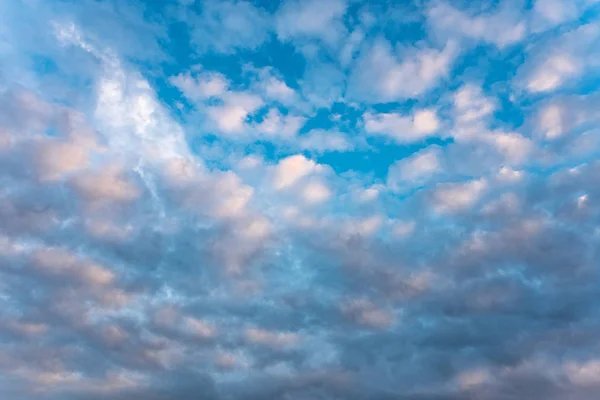 Nuvens Brancas Bonitas Céu Azul Durante Pôr Sol — Fotografia de Stock