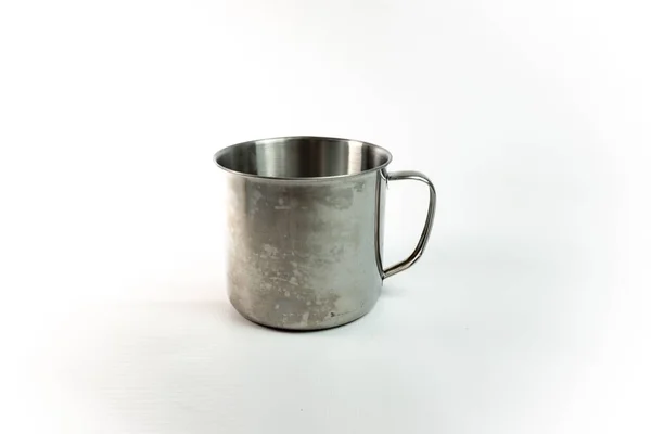 Taza Metal Vacía Sobre Fondo Blanco —  Fotos de Stock