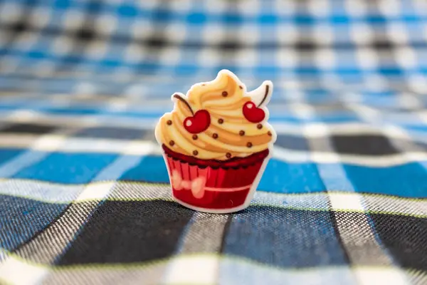 Malá Krásná Hračka Sladký Muffin Šachovné Přikrývce — Stock fotografie