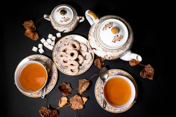お茶会 お茶セット 紅茶と湯沸かしポット — ストック写真