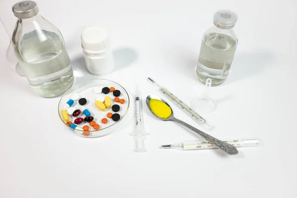 Variety Medicamentos Seringa Isolados Sobre Fundo Branco — Fotografia de Stock