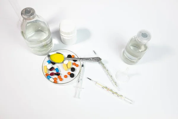 Medicamentos Variedad Jeringa Aislados Sobre Fondo Blanco — Foto de Stock
