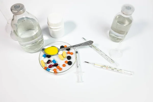 Variety Medicamentos Seringa Isolados Sobre Fundo Branco — Fotografia de Stock