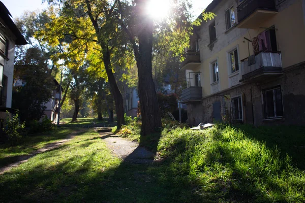 Fachada Del Edificio Abandonado Ruinas Durante Día —  Fotos de Stock