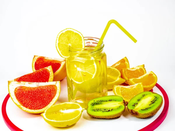 Frutas Cítricas Fatiadas Limonada Frasco Vidro Sobre Fundo Branco — Fotografia de Stock