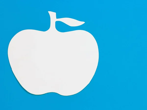 蓝色背景的白色苹果 苹果会徽 — 图库照片