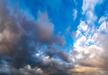 fırtına öncesi sessizlik gökyüzü gökyüzünde bulutlar