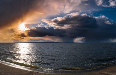 bir nehir, güzel bir akşam yatay,