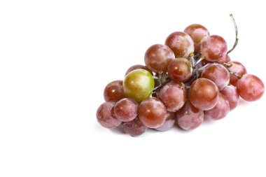 beyaz bir arka plan üzerinde mor üzüm