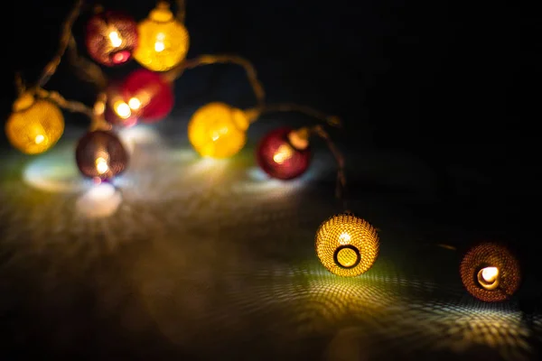 Bunte Weihnachtsbeleuchtung Auf Dunklem Hintergrund — Stockfoto
