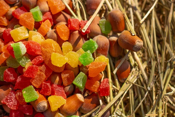 Vista Perto Avelãs Frutas Cristalizadas Palheiro — Fotografia de Stock