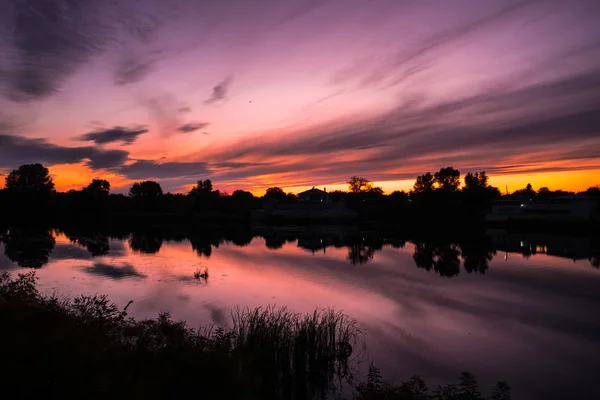 Hermoso Paisaje Nocturno Con Río — Foto de Stock