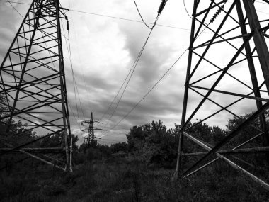 enerji hatları, elektrik telleri metal yapılar