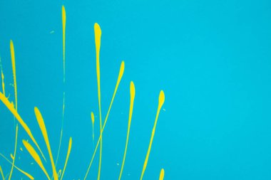 Renkli arka plan ile fırça darbeleri