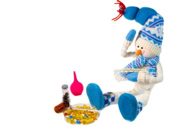 Termometre, hastalık ve soğuk konsepti ile oyuncak kardan adam