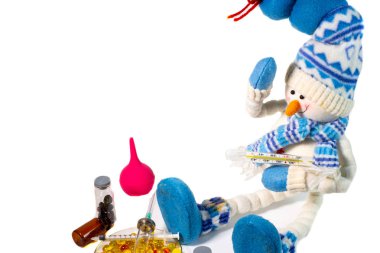 Termometre, hastalık ve soğuk konsepti ile oyuncak kardan adam