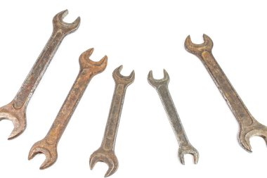 Beyaz arka planda, İngiliz anahtarı onarım eski paslı somun anahtarları