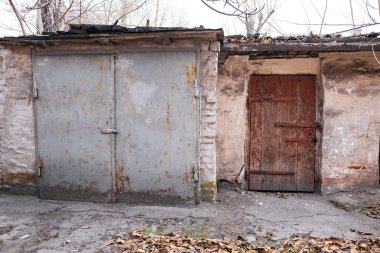 eski kapılar ve Yangın dolapları
