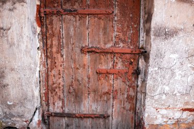 eski kapılar ve Yangın dolapları