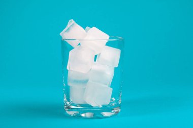 güzel kare buz küpleri