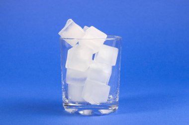 güzel kare buz küpleri