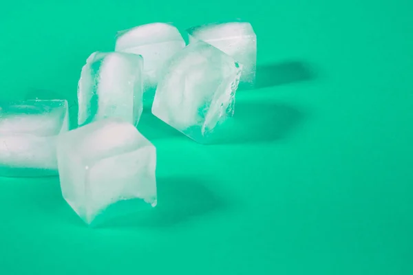 Красивые Квадратные Кубики Льда — стоковое фото