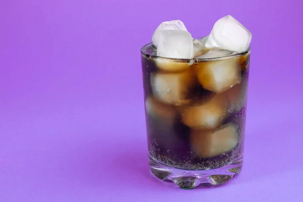 Black Carbonated Drink Ice Glass — Stock Photo, Image