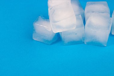 güzel buz küpleri, şeffaf buz