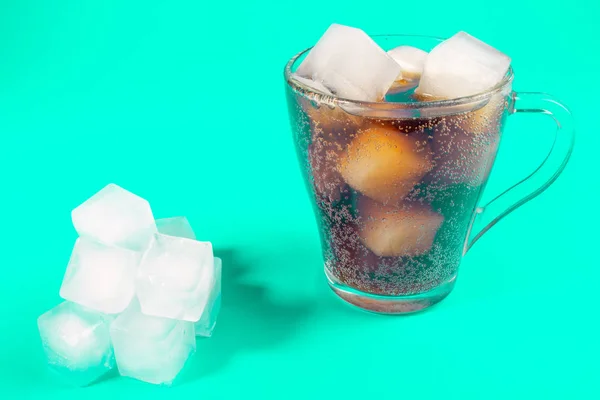 Black Carbonated Drink Ice Cubes Cold Cocktail — Stock Photo, Image