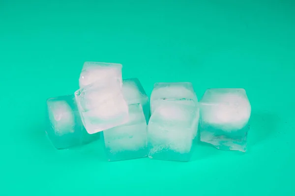 Güzel Buz Küpleri Şeffaf Buz — Stok fotoğraf