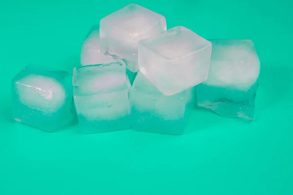 美丽的冰块 透明的冰块 — 图库照片#