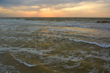 güzel deniz manzarası, deniz ve gökyüzü, dalgalar