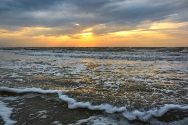 güzel deniz manzarası, deniz ve gökyüzü, dalgalar
