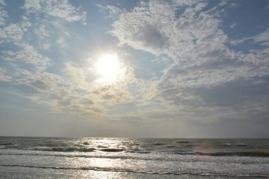 güzel deniz manzarası, deniz ve gökyüzü, dalgalar