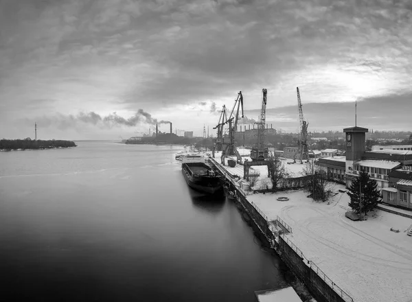 Winterlandschaft Mit Schnee Und Fluss Flusshafen Winter Großes Schiff Pier — Stockfoto