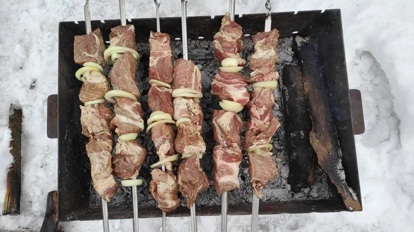 Tűz Shish Kebab Télen Főzés Hús Ízletes Sült Hús — Stock Fotó